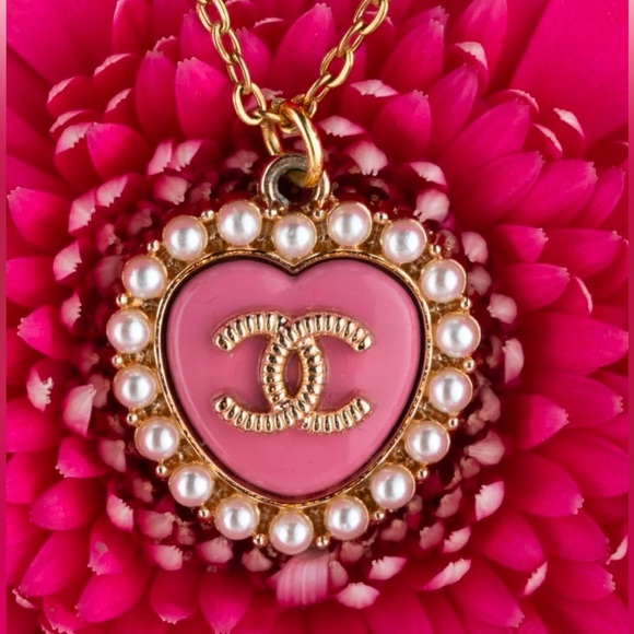 CHANEL Vintage Zipper Pull Button Charm Gold Tone Pink Heart Pearls 23mm - Picture 2 of 7
